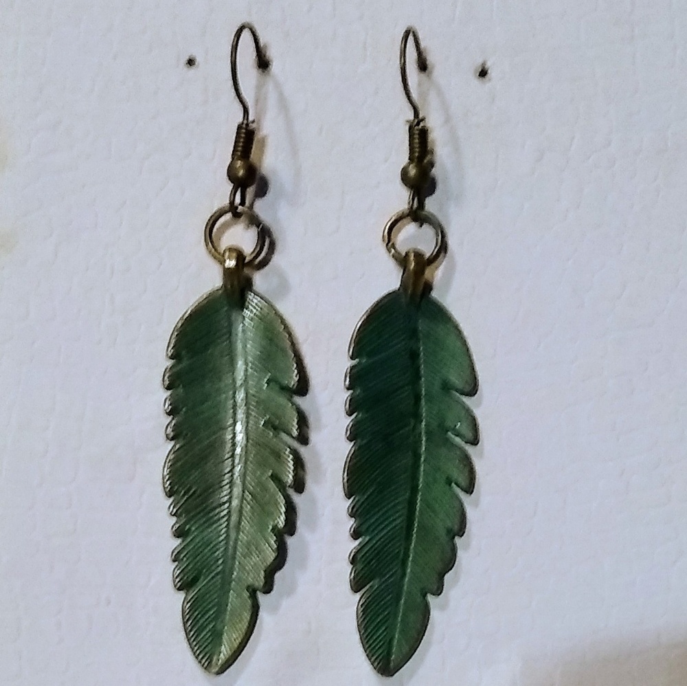 Vintage style feather earrings